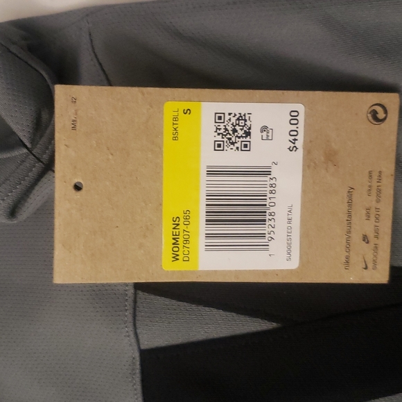 NWT Nike Gray and Black Dri-FIT Swoosh Fly Tank Top Size S - Picture 2 of 9